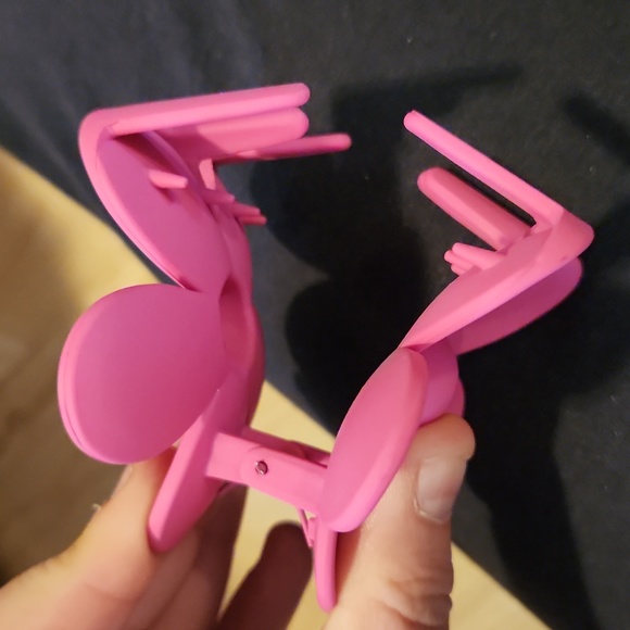 Pink flower hair clip - Picture 7 of 7